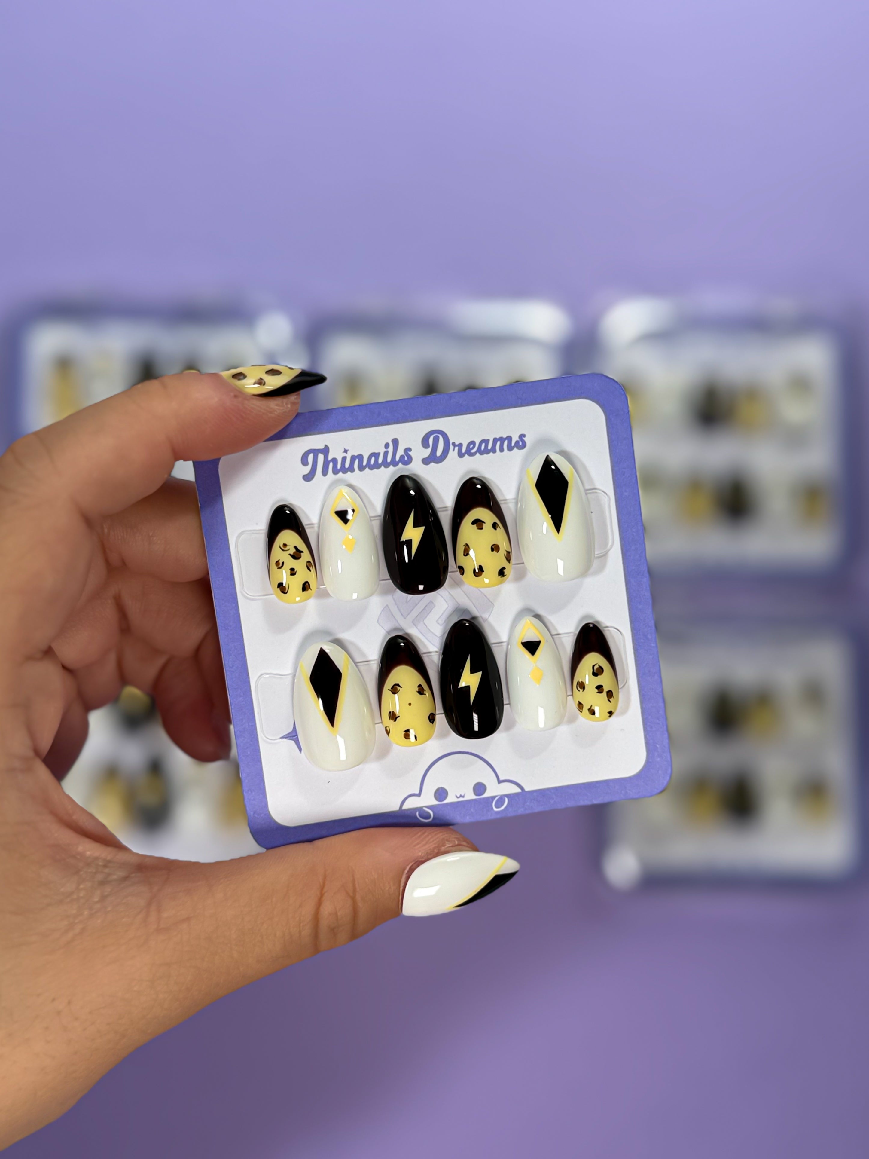 Xilonen - Press-On Nails Thinails Dreams